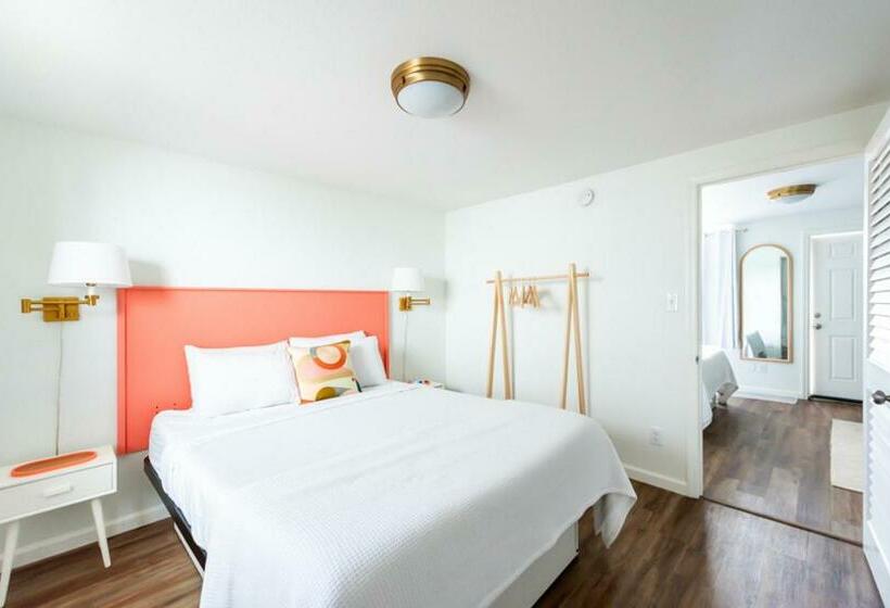 جناح عائلي, Royal Palms Motel