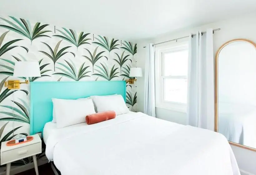 استودیوی استاندارد, Royal Palms Motel