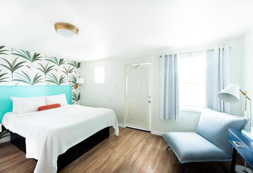 إستوديو ديلوكس, Royal Palms Motel