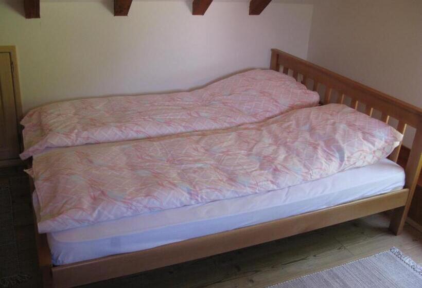 اتاق استاندارد سه تخته با سرویس بهداشتی مشترک, Etno Domaćinstvo Milenković