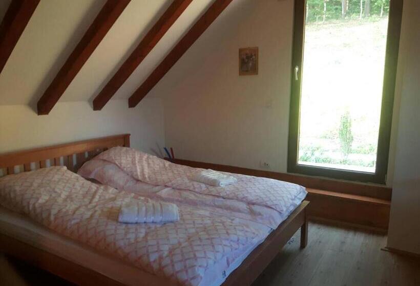 اتاق استاندارد سه تخته با سرویس بهداشتی مشترک, Etno Domaćinstvo Milenković