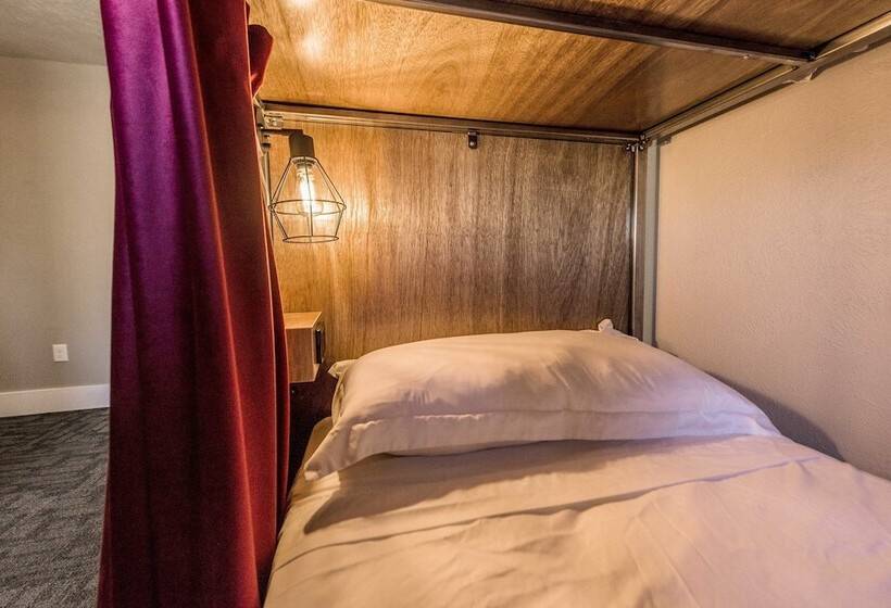 공동 객실, Ember Hostel