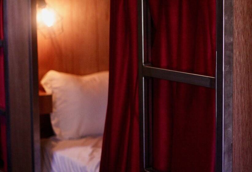 공동 객실, Ember Hostel
