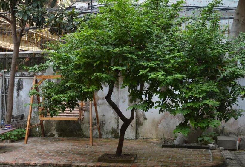 چادر با خدمات رفاهی استاندارد, No. 6 Cuobian Hostel