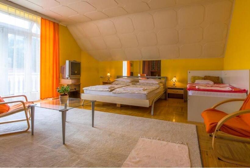 غرفة قياسية ثلاثية, Eva Rooms