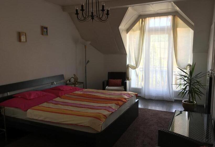 شقة غرفة نوم واحدة مزودة بشُرفة, Eva Rooms