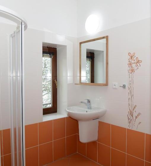 Номер Стандарт, Restaurace Obůrka