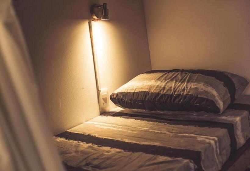 Кровать в Общей Комнате, Rocamar Hostel Boutique