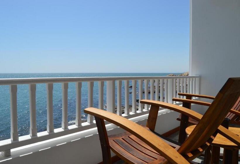 اتاق لوکس با بالکن, The Cormorant House