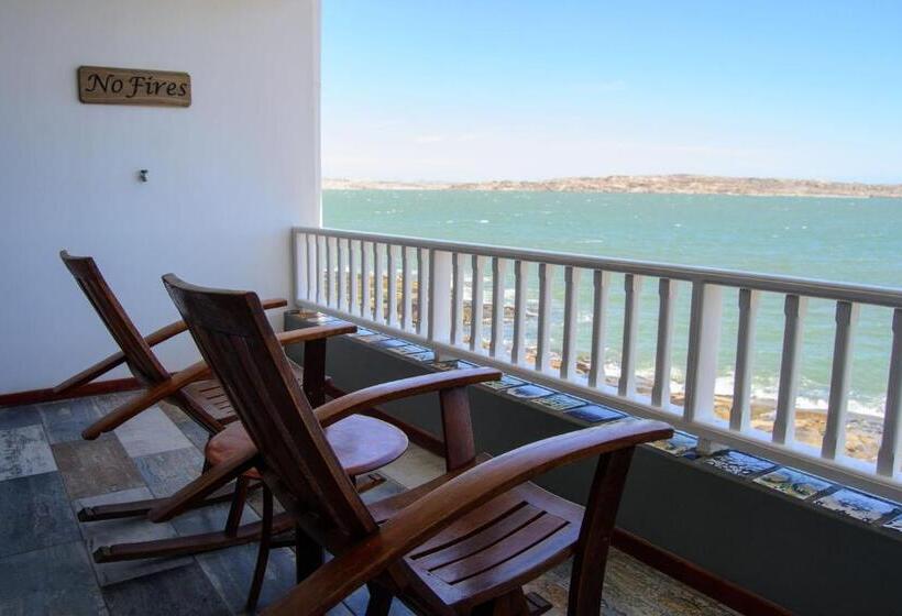 اتاق استاندارد, The Cormorant House