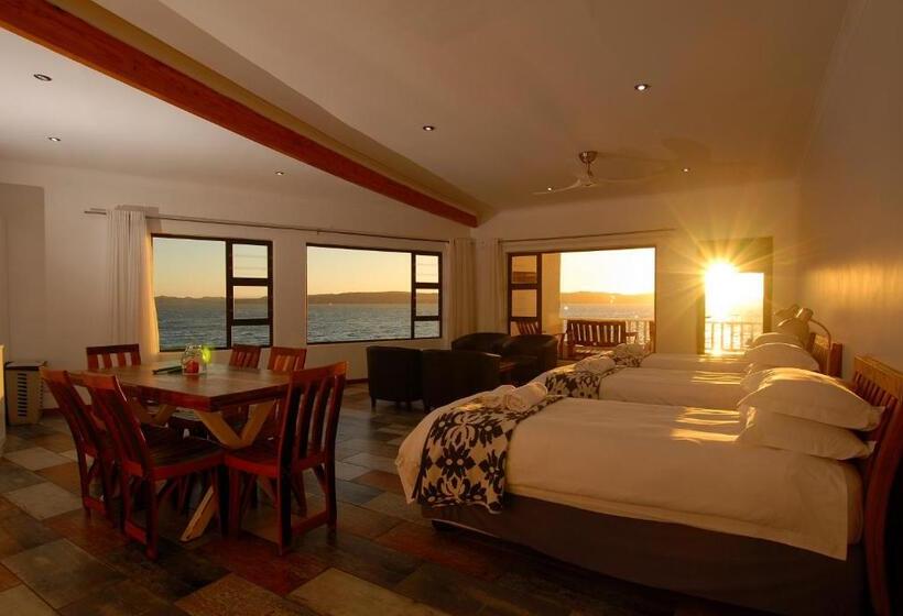 اتاق خانوادگی, The Cormorant House