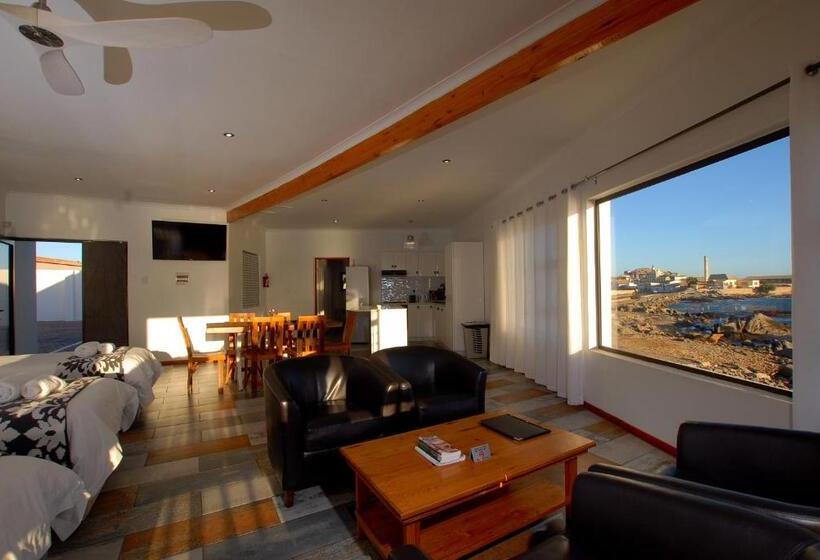 اتاق خانوادگی, The Cormorant House