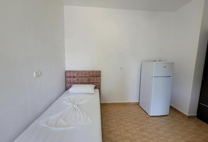 اتاق خانوادگی, Villa Roku