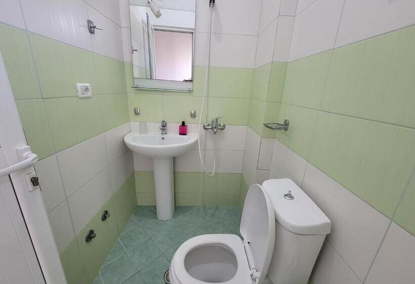 اتاق خانوادگی, Villa Roku