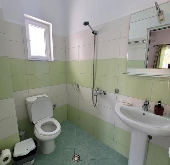 اتاق خانوادگی, Villa Roku