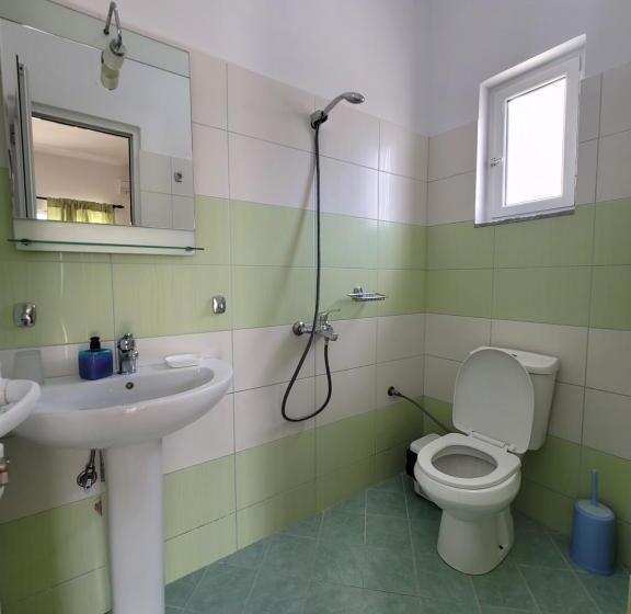 اتاق خانوادگی, Villa Roku