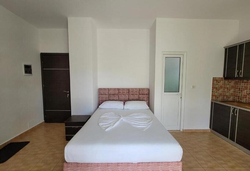 اتاق خانوادگی, Villa Roku