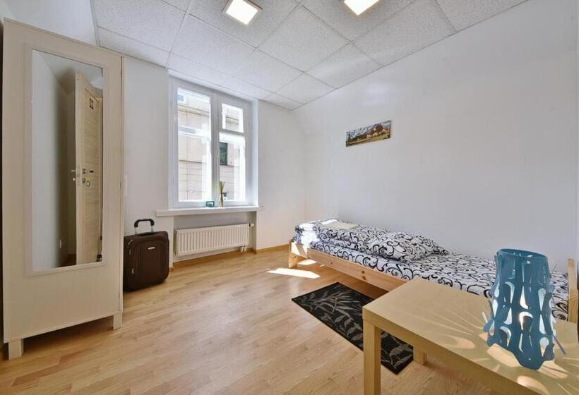 اتاق استاندارد یک تخته با سرویس بهداشتی مشترک, Laisves Avenue Hostel Easy Kaunas