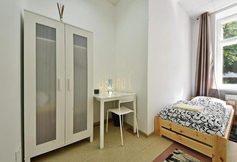 اتاق استاندارد با سرویس بهداشتی مشترک, Laisves Avenue Hostel Easy Kaunas