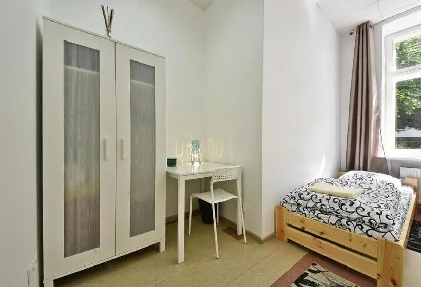 اتاق استاندارد با سرویس بهداشتی مشترک, Laisves Avenue Hostel Easy Kaunas
