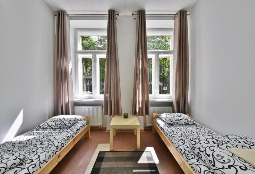 اتاق استاندارد با سرویس بهداشتی مشترک, Laisves Avenue Hostel Easy Kaunas
