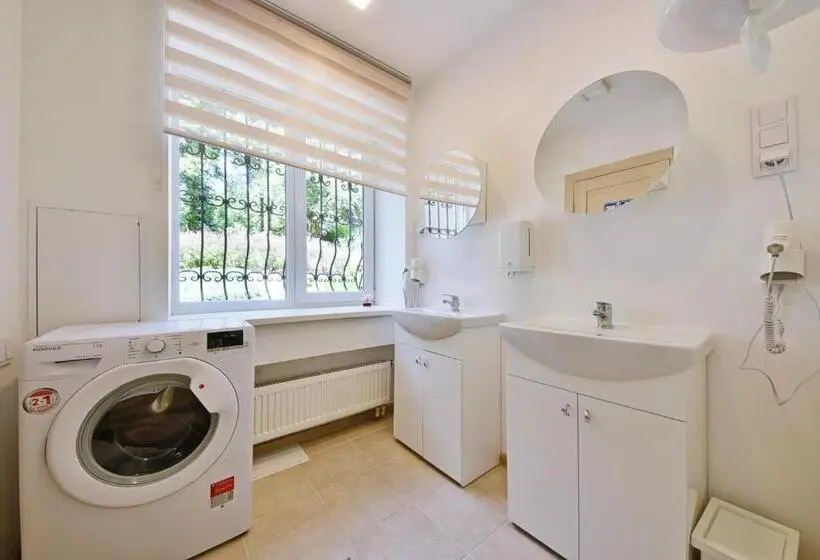 اتاق استاندارد سه تخته با سرویس بهداشتی مشترک, Laisves Avenue Hostel Easy Kaunas