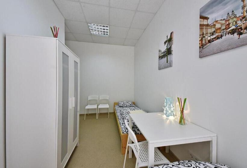 اتاق استاندارد سه تخته با سرویس بهداشتی مشترک, Laisves Avenue Hostel Easy Kaunas
