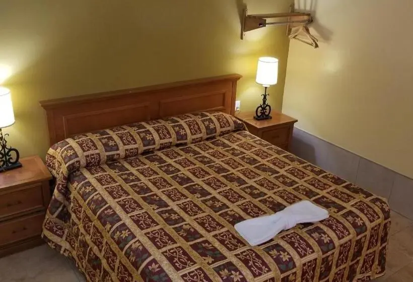 キングサイズベッドのスイートルーム, Luxury Inn