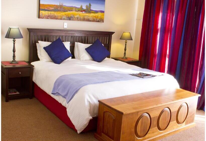 Номер Deluxe Вид на Бассейн, Asante Guest House