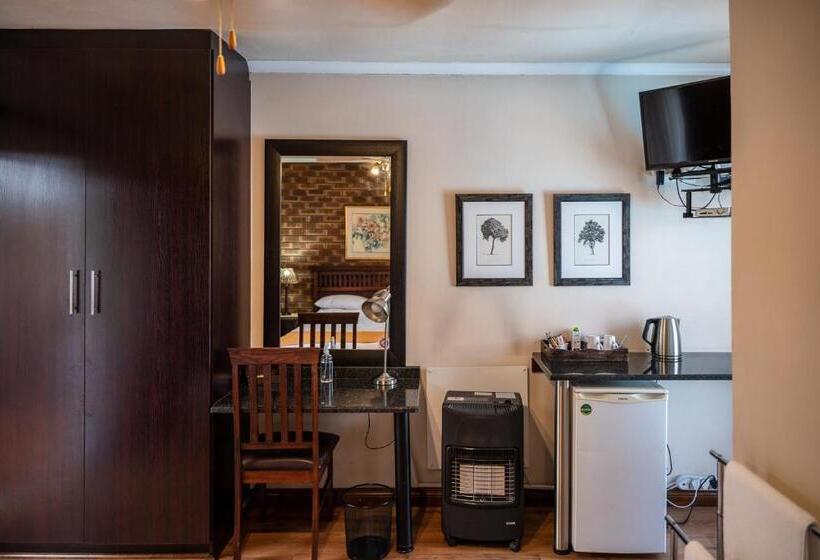Номер Стандарт, Asante Guest House
