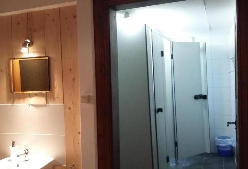 חדר סטנדרט לארבעה, Landhaus Bad Hopfreben