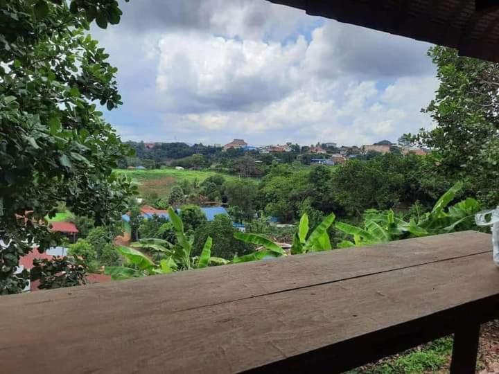 Номер Стандарт Вид на Горы, Tree Lodge Banlung