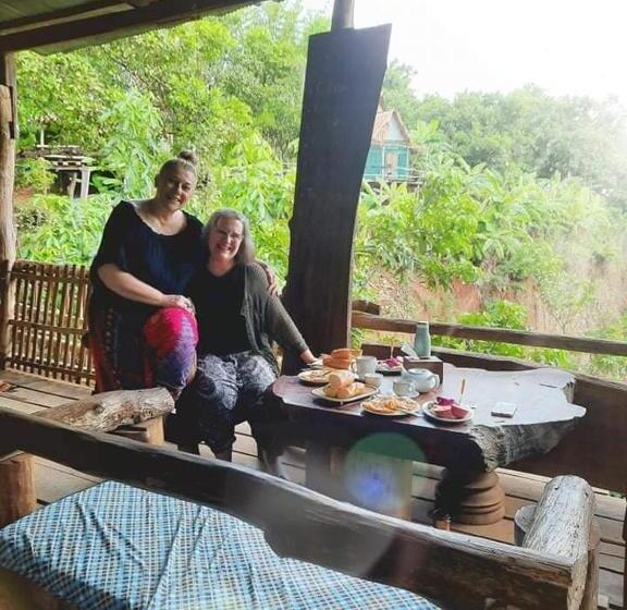 Семейное Бунгало, Tree Lodge Banlung