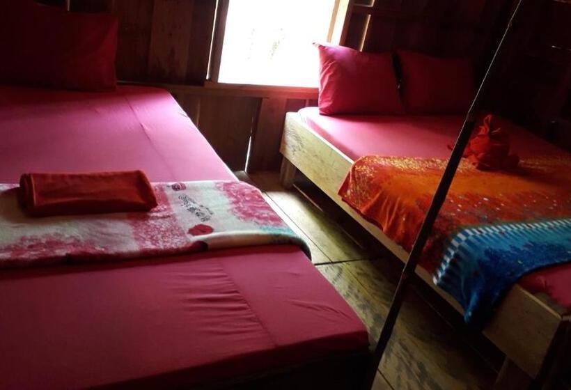 Номер Стандарт Вид на Горы, Tree Lodge Banlung