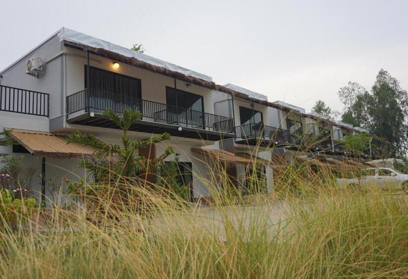 חדר אקונומי לשלושה, Suwi Coco Ville Resort