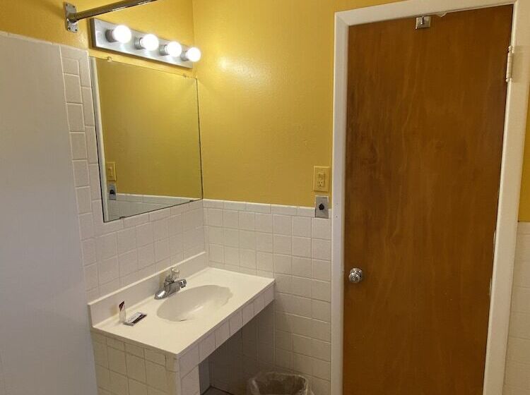 스탠다드 룸, Western Skies Motel