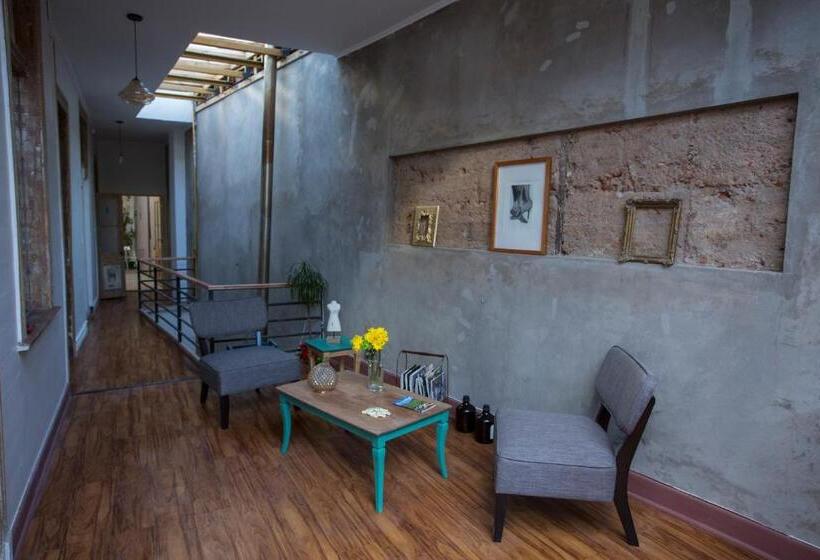 تختخواب در اتاق مشترک, Casa Lastra