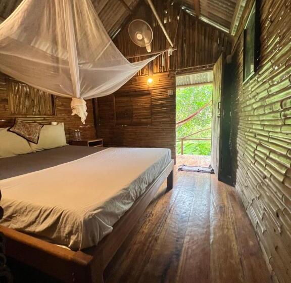 بنجلو قياسى مطلّ علي الحديقة, Devi Kampot Resort At Phum Kampot