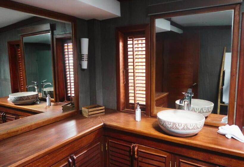 جناح جونيور مزوَّد بتراس, Devi Kampot Resort At Phum Kampot