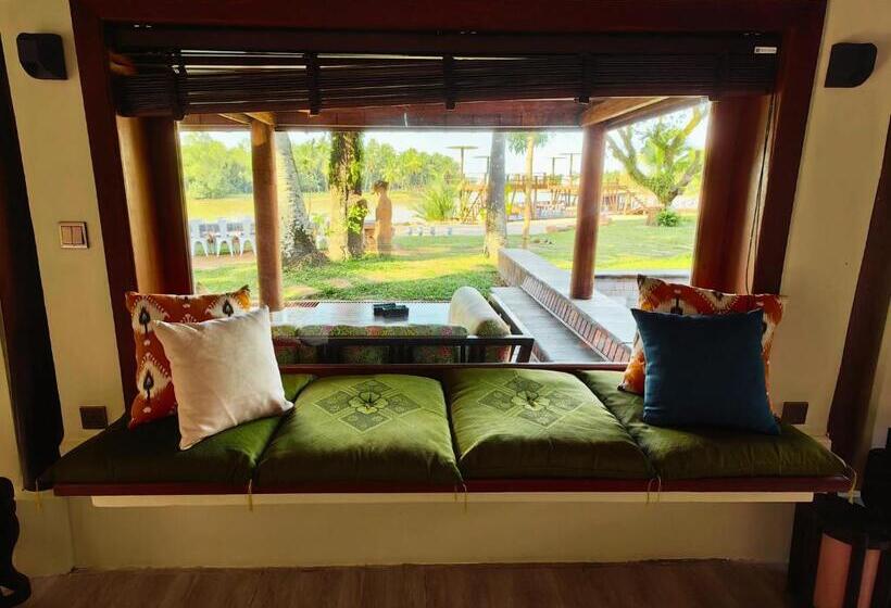 جناح جونيور مزوَّد بحمام سباحة, Devi Kampot Resort At Phum Kampot