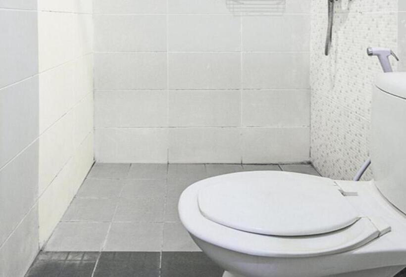 Номер Economy, Reddoorz At Siwalankerto Surabaya