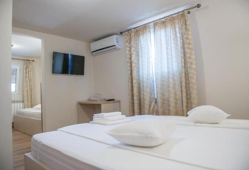 スタンダードトリプルルーム, Pensiune Xe Mar