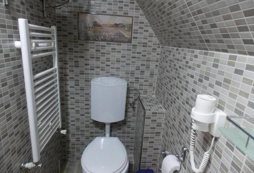 スタンダードトリプルルーム, Pensiune Xe Mar