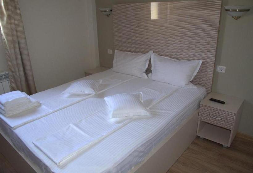 スタンダードトリプルルーム, Pensiune Xe Mar