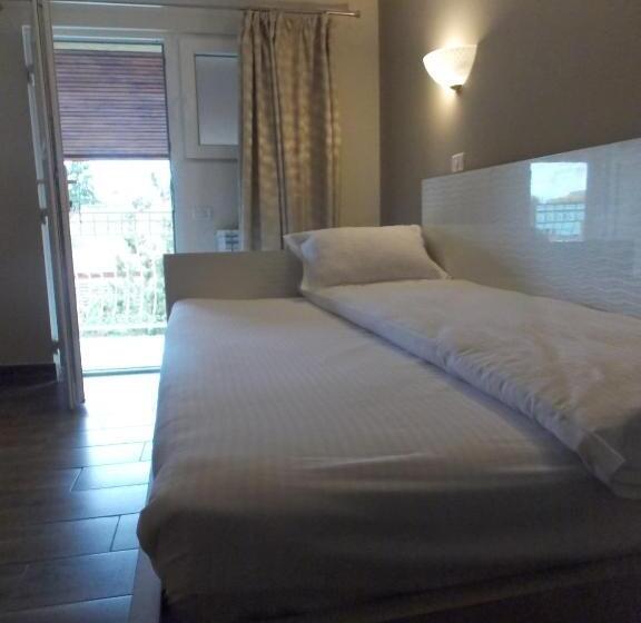 スタンダードシングルルーム, Pensiune Xe Mar