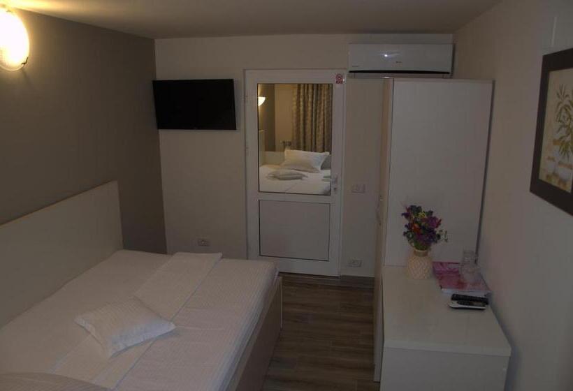 スタンダードシングルルーム, Pensiune Xe Mar