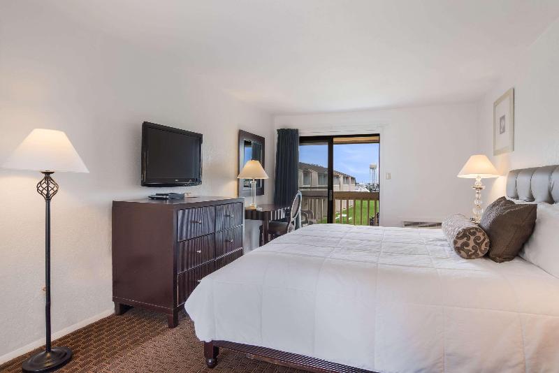 带大床的标准间, Rodeway Inn At Somers Cove Marina