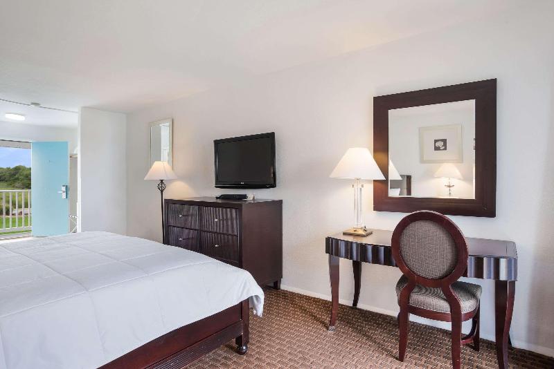 带大床的标准间, Rodeway Inn At Somers Cove Marina