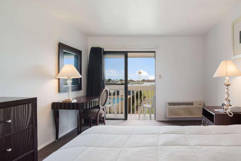 장애인을 위한 스탠다드 룸, Rodeway Inn At Somers Cove Marina