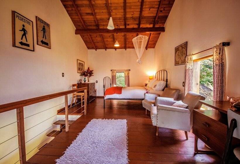 בקתת חדר, Bus Stop Paraty